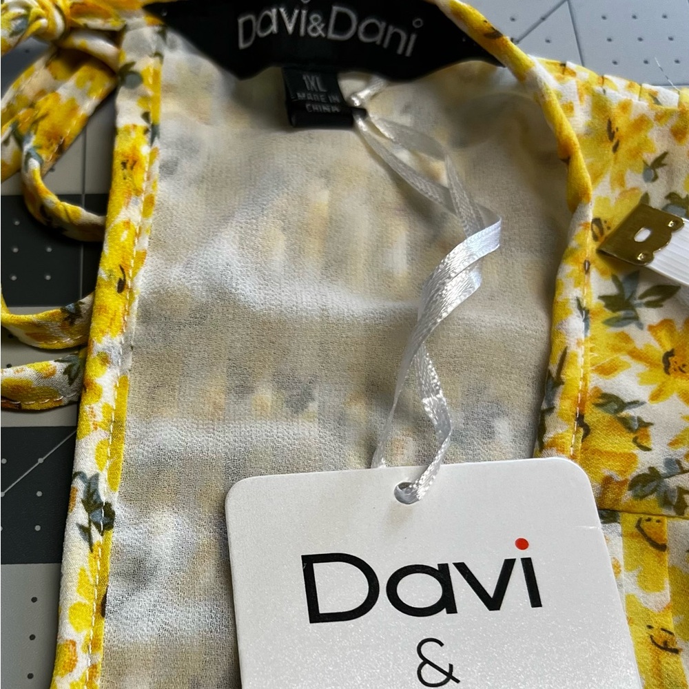 DAVI & DANI Yellow Floral Lined Dress with Tie Sleeves Sz 1x PTP 26” - Picture 6 of 7